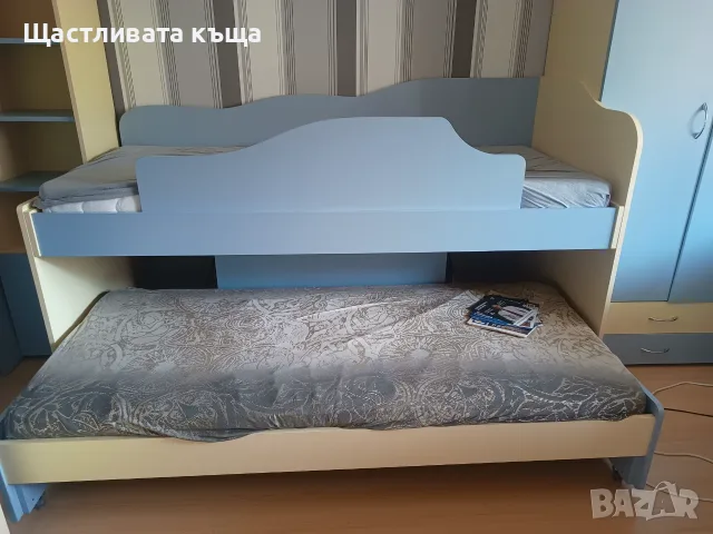 Мебели за детската стая.Гардероб,легла, скрин ....