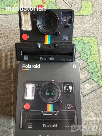 фотоапарат за моментни снимки Polaroid Originals OneStep+ в черен цвят