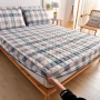 Капитониран чаршаф от нетъкана материя 1,80 x 2,00 м + 2 калъфки + Подарък Зимен юрган с овча вълна , снимка 3
