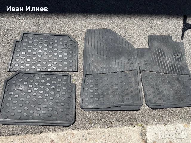 Стелки оригинални за Тойота Авенсис 