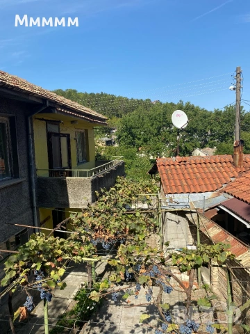 Двуетажна къща в гр.Шумен, снимка 4 - Къщи - 54947927