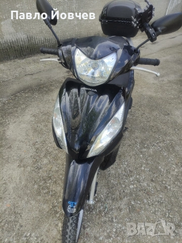Продавам Honda Vision 50