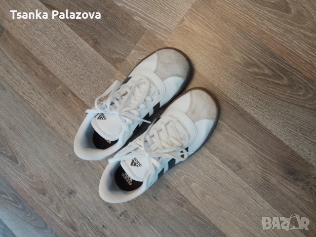 Кожени маратонки Adidas 37 номер, снимка 2 - Маратонки - 54714443