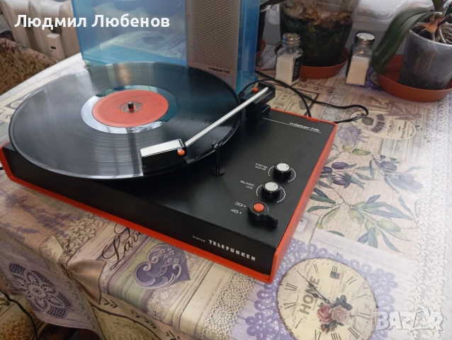 Малък преносим грамофон Telefunken mister hit с вграден усилвател и говорител , снимка 2 - Грамофони - 54980724