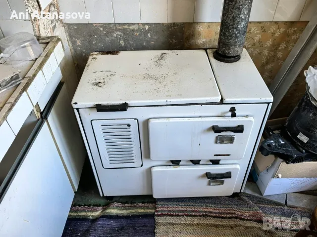 Старинна Печка на дърва и нафта