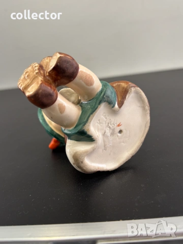 Порцеланова фигура касичка Goebel Hummel. №8089, снимка 7 - Антикварни и старинни предмети - 54191316