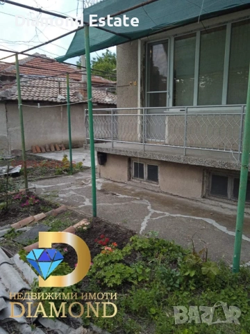 Двуетажна къща в село Тракия, общ. Опан