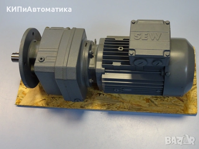 мотор редуктор SEW-EURODRIVE RF37DT80N4 Helical Gear Box Motor 0.75kW, снимка 7 - Резервни части за машини - 54580071