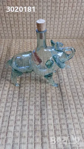 Уникална стъклена бутилка от арменски коняк