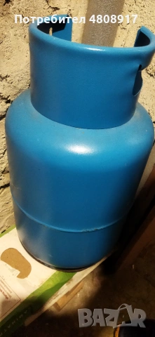 Продавам две газови бутилки.