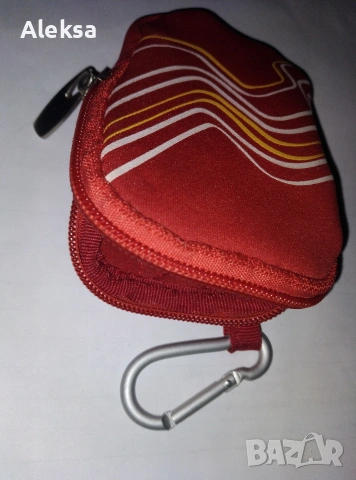 малка чанта за дребни предмети или аксесоари