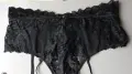 LoveHoney Lingerie XL черни дантелени полупрашки с отворено дъно, снимка 3