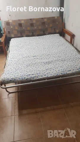 Продавам чамов разтегателен диван. Матракът е нов. Предаване лично. Цена 90 евро., снимка 3 - Дивани и мека мебел - 55604451