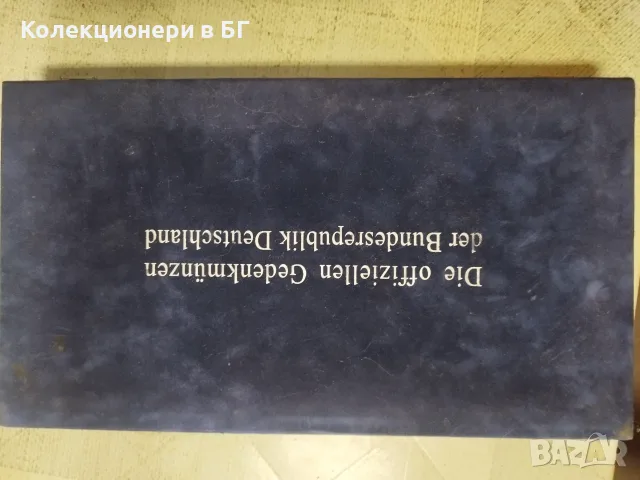 ГОЛЯМА ВЕЛУРЕНА КУТИЯ  ЗА СЪХРАНЕНИЕ НА МОНЕТИ