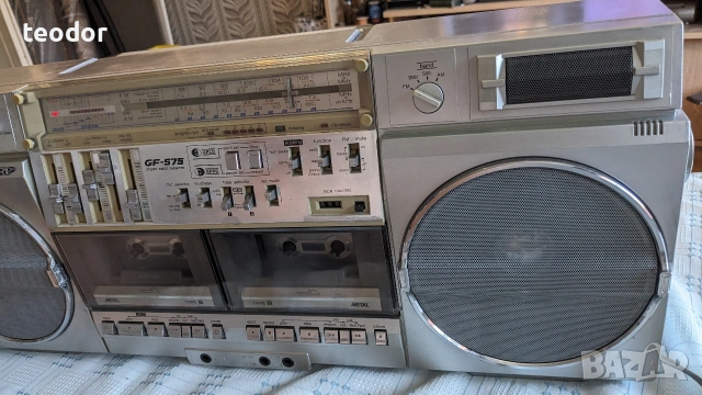 Уникален SHARP GF575, снимка 2 - Радиокасетофони, транзистори - 55084764