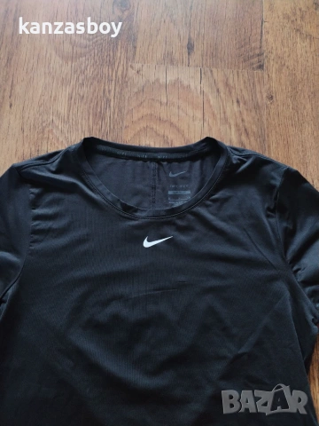 nike dri fit - страхотна дамска тениска С КАТО НОВА, снимка 4 - Тениски - 55252534