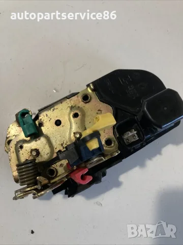 Заключващ механизъм за предна дясна врата за Chrysler 300C 3.0 CRD (2008) OEM, снимка 2 - Части - 55640601
