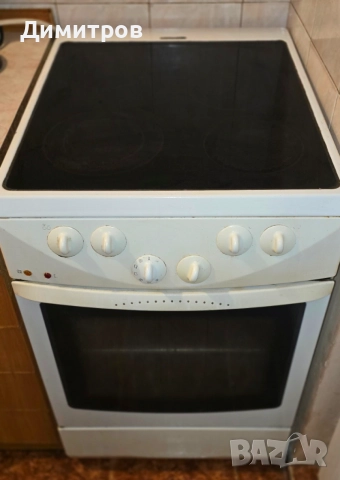 Готварска печка Gorenje с керамичен плот и с вентилатор