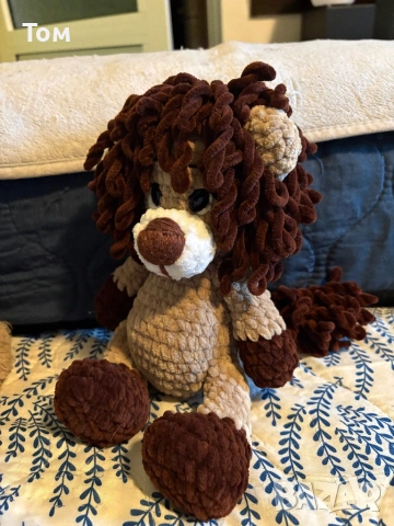 Ръчно изплетена играчка лъв 