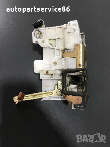 Механизъм на заключване на предна лява врата за Toyota Avensis (2001), снимка 2 - Части - 54203222