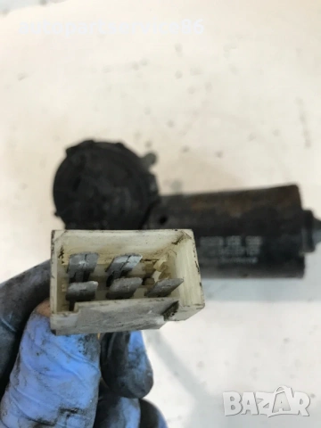 Преден мотор за чистачки за Mercedes Sprinter (1995-2005) 0390241345, снимка 2 - Части - 54122542