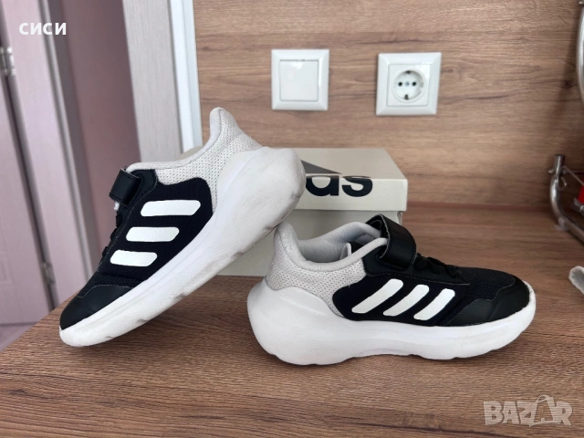 Маратонки Adidas, снимка 2 - Детски маратонки - 54344636