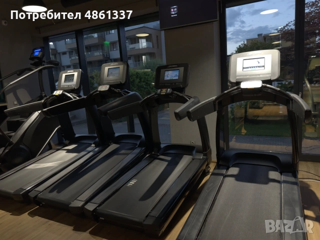 Бягаща пътека Life Fitness 95Te  — отлично състояние, снимка 2 - Фитнес уреди - 55002849