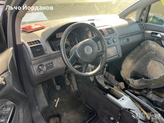 VW Touran, снимка 4 - Автомобили и джипове - 54461548