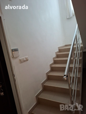 Обзаведена триетажна нова къща с 2 гаража, снимка 16 - Къщи - 53048775