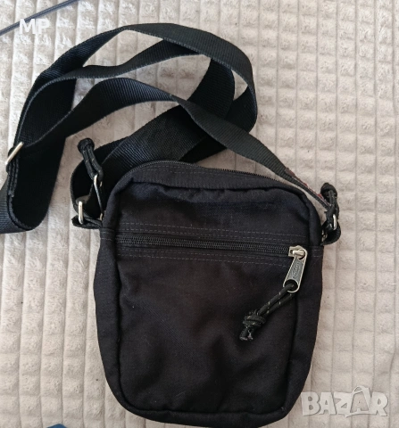 Чанта Eastpak The One, снимка 2 - Чанти - 54735112