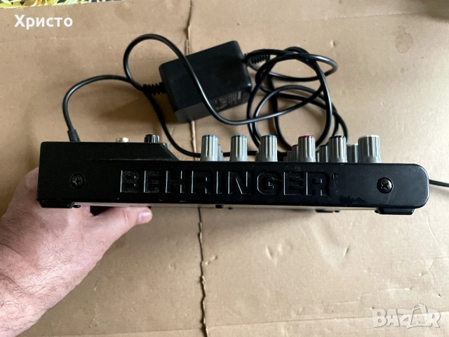 Аудио миксер Behringer UB1002, снимка 9 - Ресийвъри, усилватели, смесителни пултове - 54279059