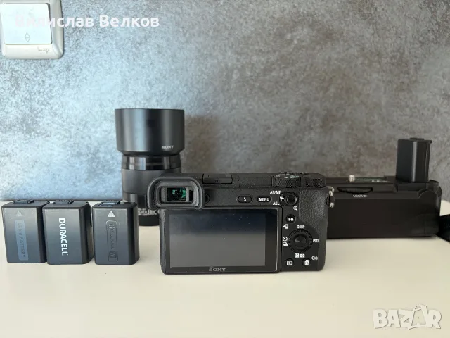 Продавам Sony a6500 + Обектив 50mm f/1.8 + Грип и екстри (Само 5076 кадъра!), снимка 2 - Фотоапарати - 55511157