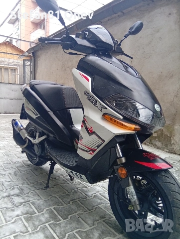 Супер скутер Италия 50 кубика , снимка 2 - Мотоциклети и мототехника - 54031311