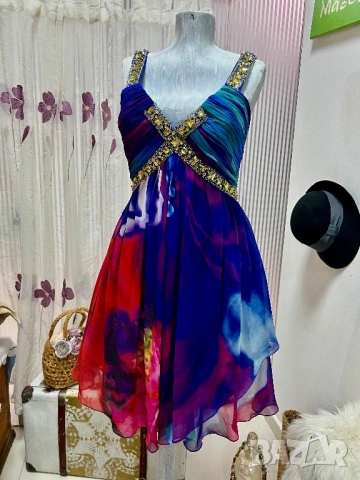 Рокля с нашити камъни