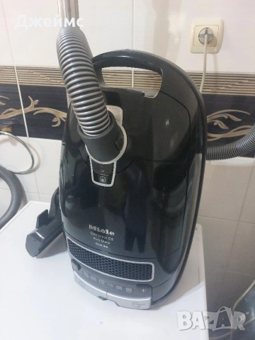 Прахосмукачка Miele Complete C3 Pure Black EcoLine , снимка 3 - Прахосмукачки - 54777941
