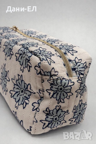 Estee Lauder бял козметичен несесер със сини цветя , снимка 2 - Декоративна козметика - 53982608