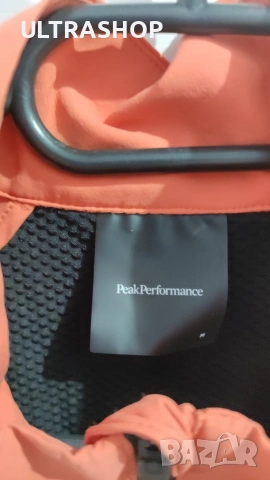 ДАМСКА ветровка М размер Peak Performance в отлично състояние, снимка 2 - Спортни екипи - 54152022