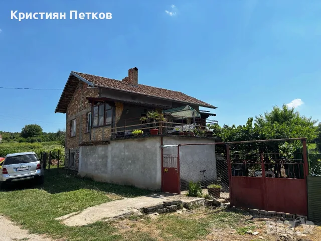 Голяма двуетажна къща в с. Камен | на 50 км. от В. Търново
