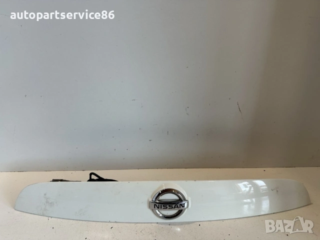 Бяла лайсна за заден номер на багажник за Nissan Juke 1.6 бензин (2012) 90868-1KR6A, снимка 3 - Части - 54378893