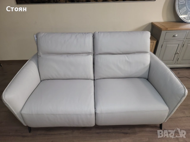 Светло сив кожен диван тройка Natuzzi с електрически релаксиращ механизъм, снимка 11 - Дивани и мека мебел - 54289029