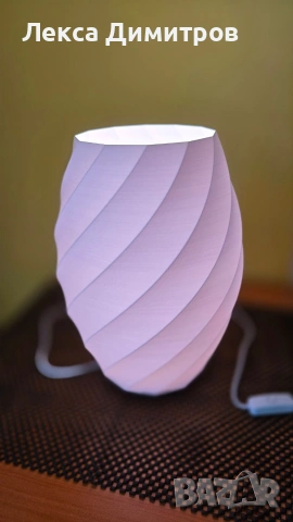 Модерна 3D Настолна LED Лампа с Уникален Спирален Дизайн, снимка 2 - Лед осветление - 54809681