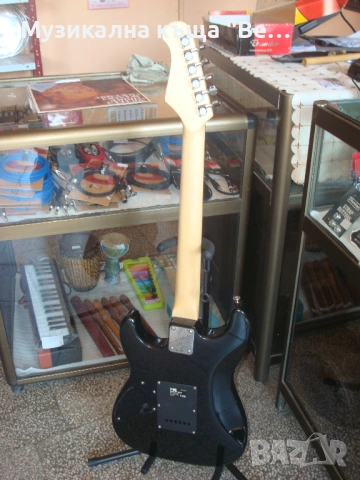 Електрическа китара, снимка 10 - Китари - 54111349