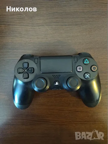 Продавам оригинален джойстик за Playstation 4 (PS4)