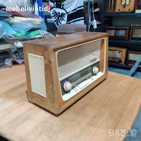 Лампов ретро радиоапарат Grundig 3036, снимка 3 - Антикварни и старинни предмети - 53557368