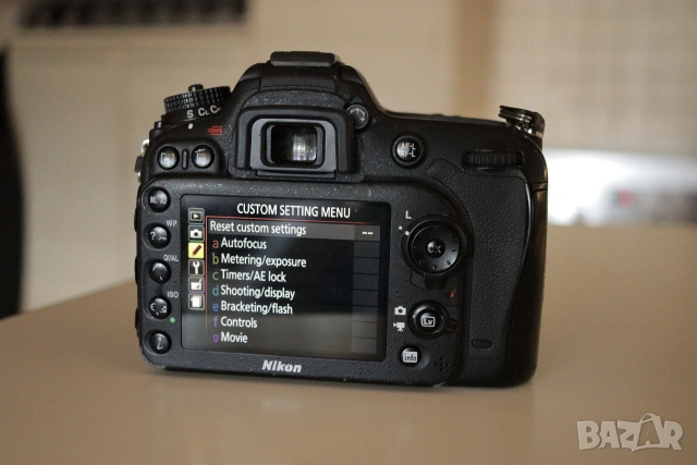 Nikon D7100 body + battery grip
