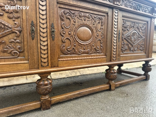 Масивна ретро креденца / бюфет с дърворезба и заключващи се чекмеджета, снимка 12 - Бюфети - 53958341