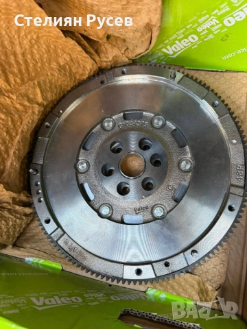 НОВ  837352 VALEO комплект съединител за vw touran caddy golf  цена  400 евро  -  с лагер. болтове и, снимка 2 - Части - 54110163