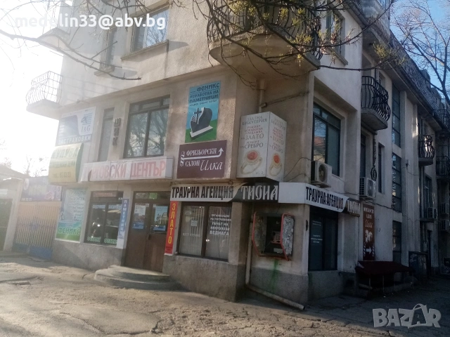 Магазин, офис, ателие 18 м2, плюс склад 10 м2, партер, срещу Кооп.пазар.ул. Шипка 12, снимка 2 - Магазини - 54111297