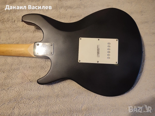Електрическа китара Behringer Super Strat style в отлично състояние., снимка 8 - Китари - 54592934