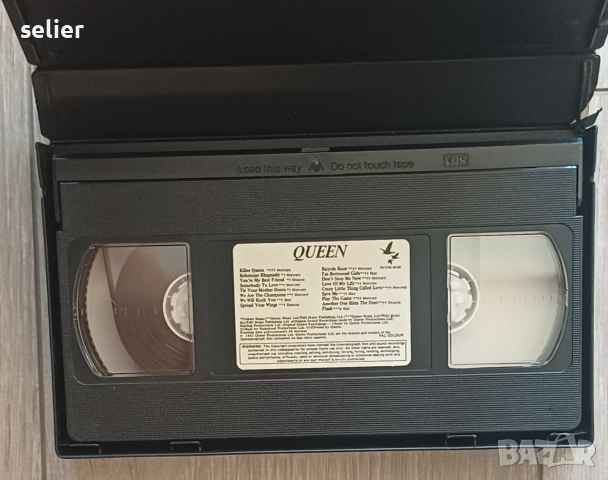 Това е  оригиналната VHS видеокасета на Queen – „Greatest Flix“, издадена през 1981 година.   Основн, снимка 4 - Други жанрове - 55011669